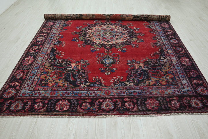 red Large rug 7' 3" x 10' 0"