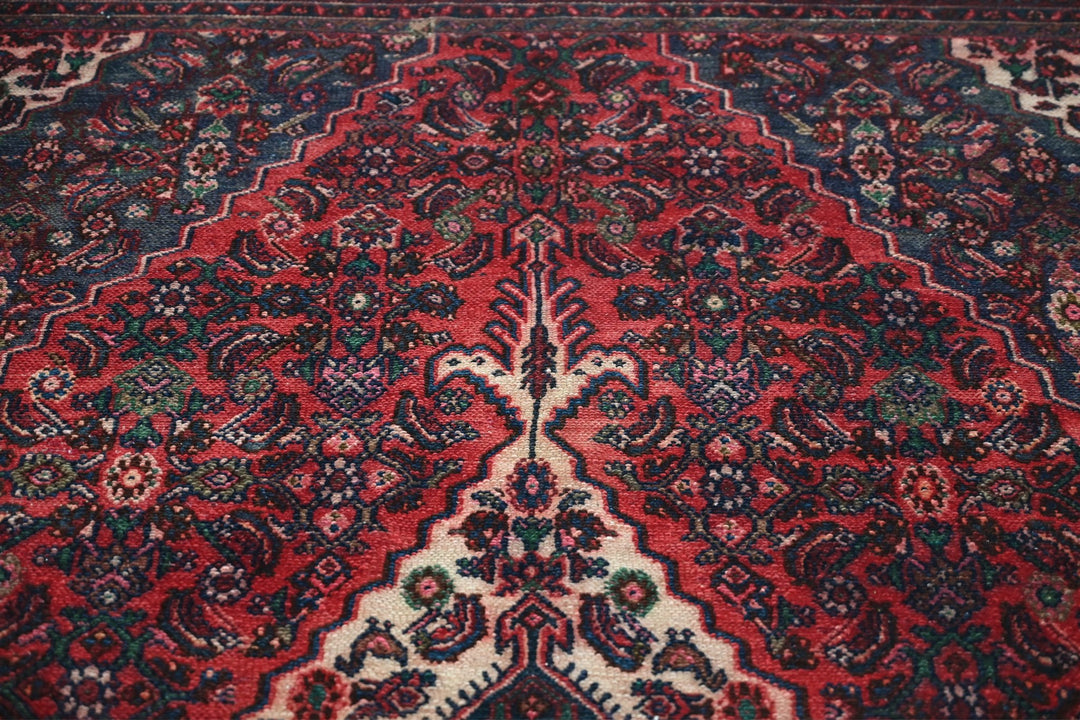Large rug 6' 9" x 9' 8"