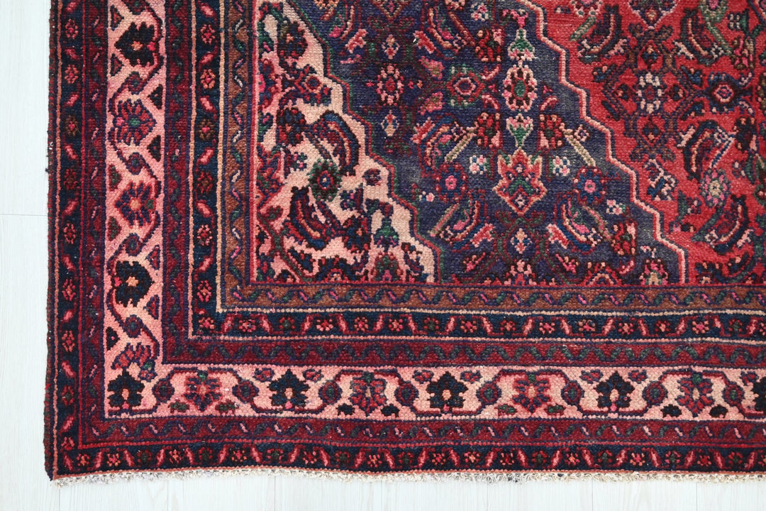 Large rug 6' 9" x 9' 8"