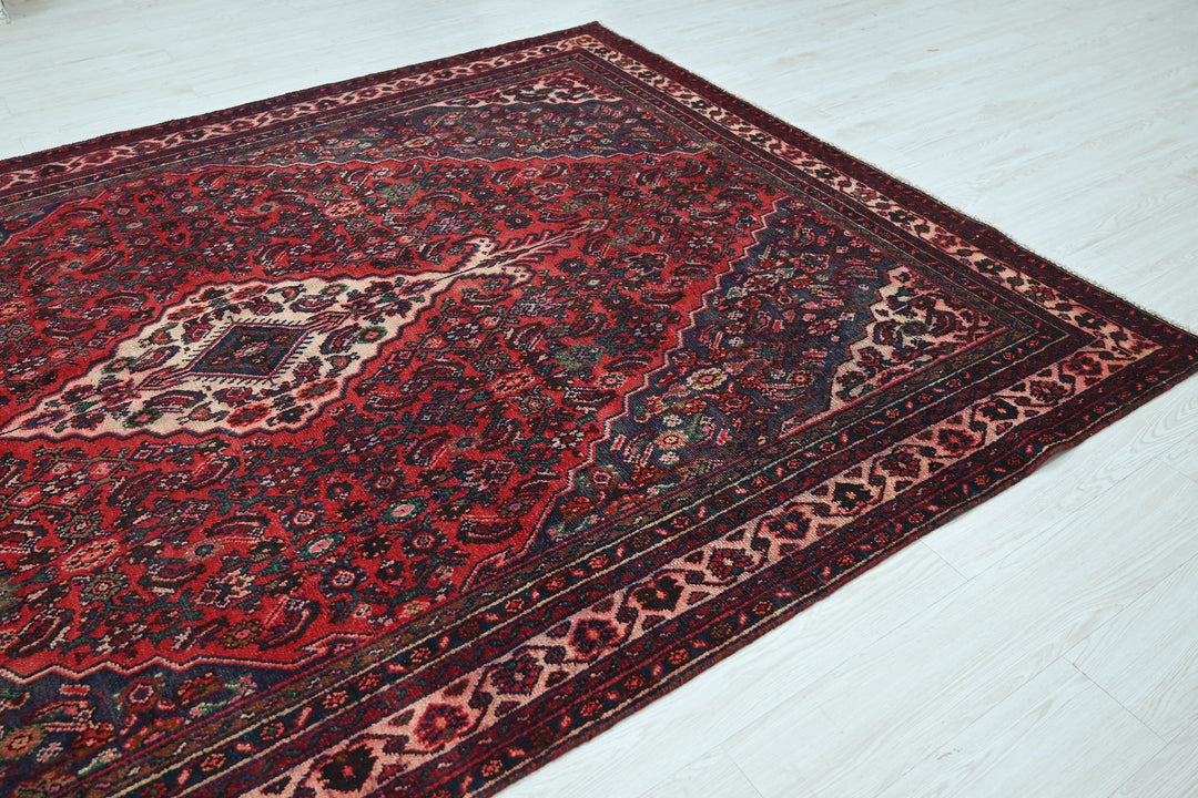 Large rug 6' 9" x 9' 8"