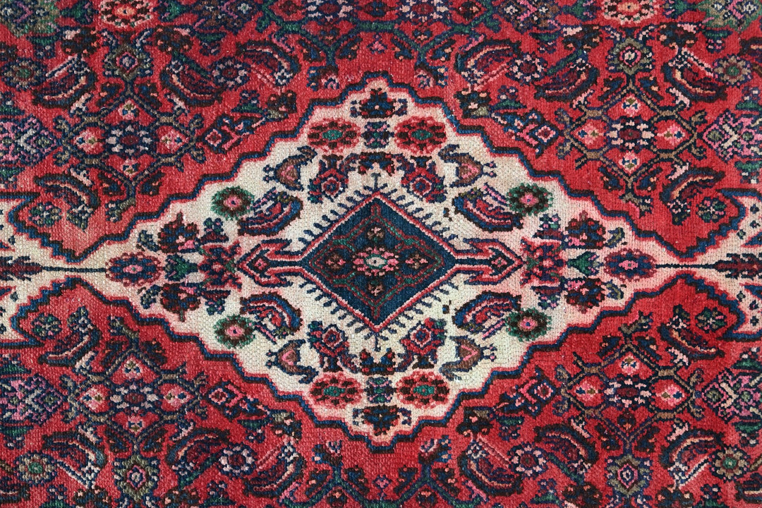 Large rug 6' 9" x 9' 8"