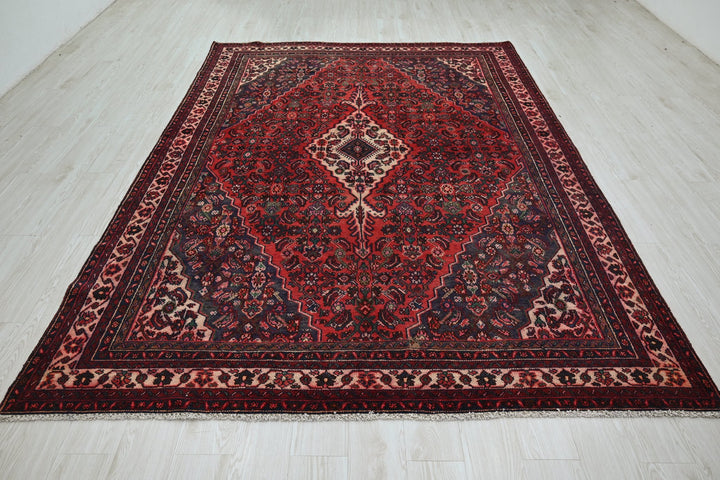 Large rug 6' 9" x 9' 8"