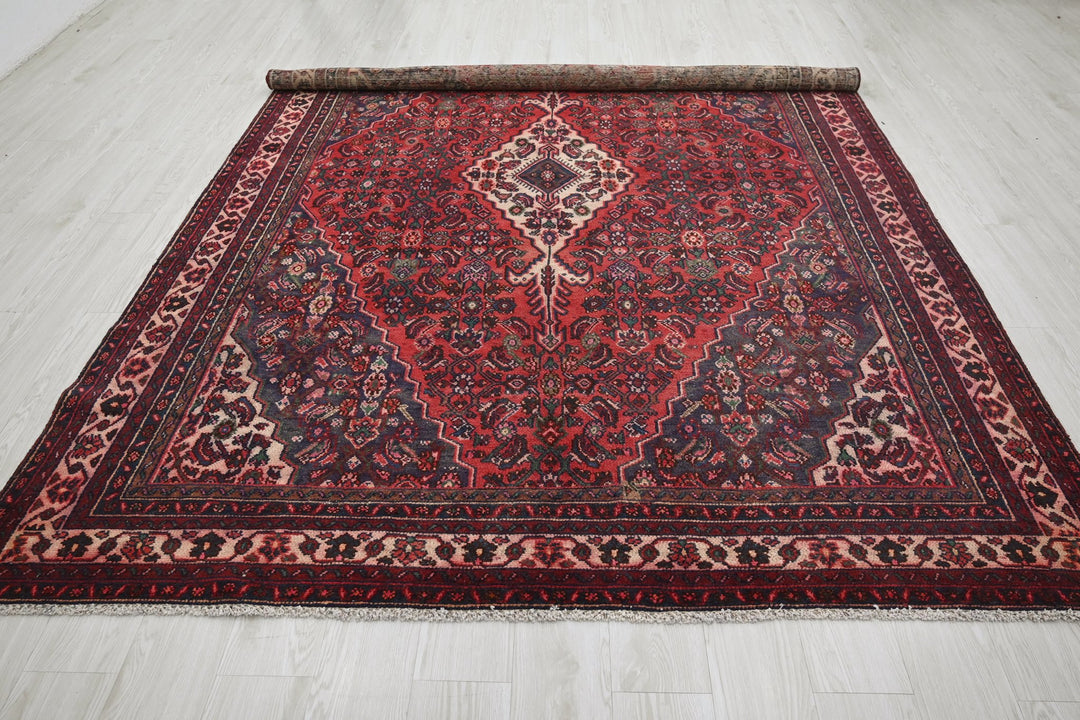 Large rug 6' 9" x 9' 8"