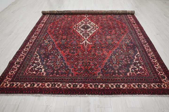 Large rug 6' 9" x 9' 8"