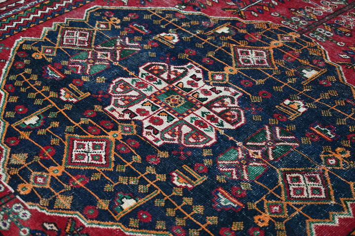 red Large rug 6' 9" x 10' 0"