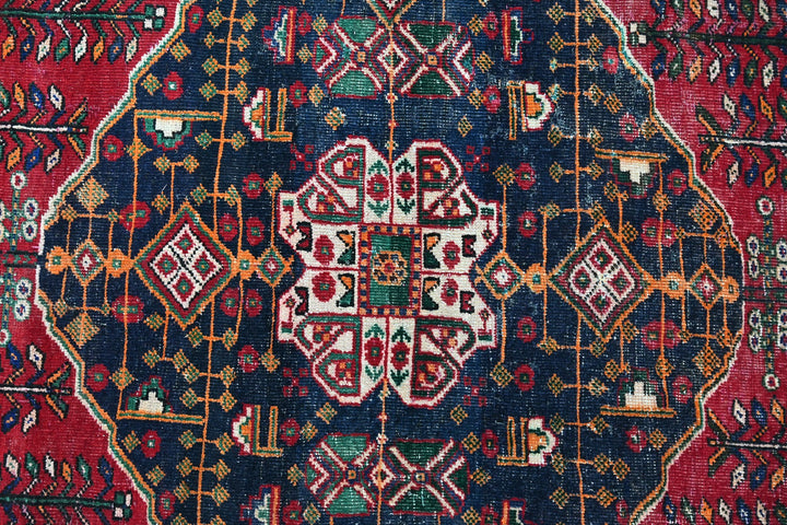 red Large rug 6' 9" x 10' 0"