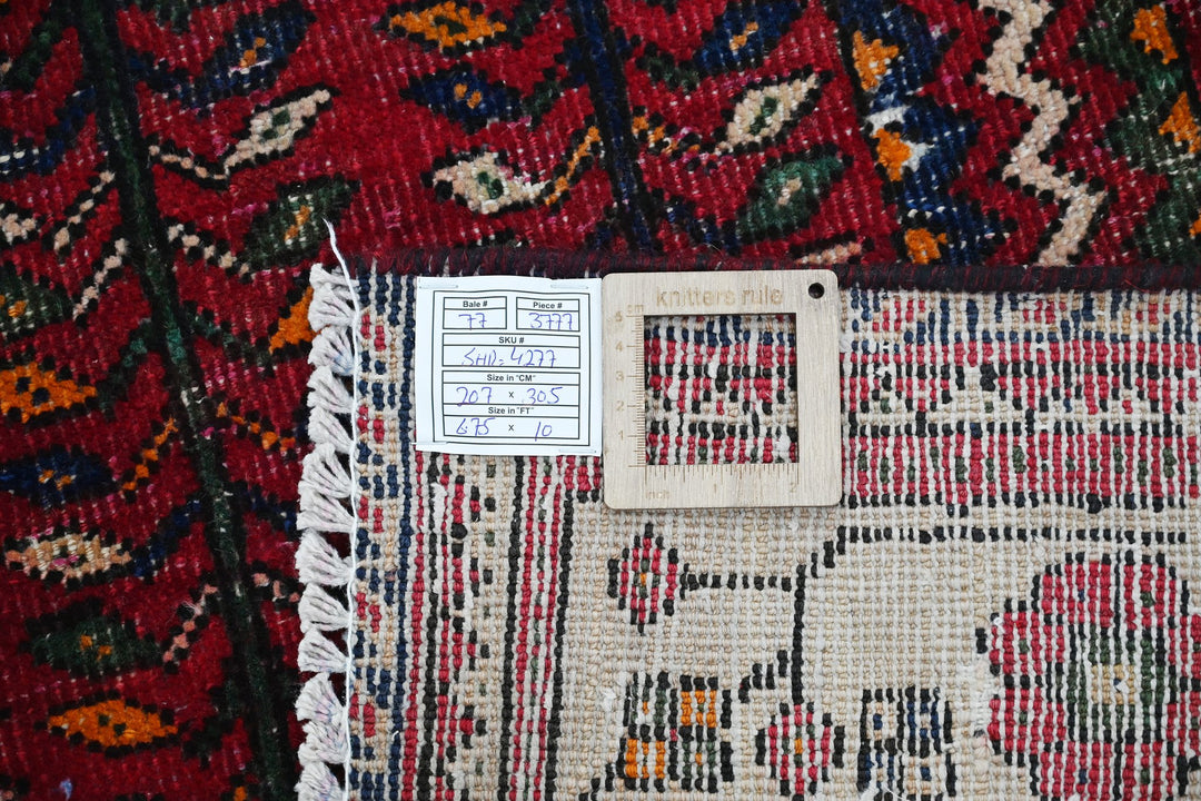 red Large rug 6' 9" x 10' 0"