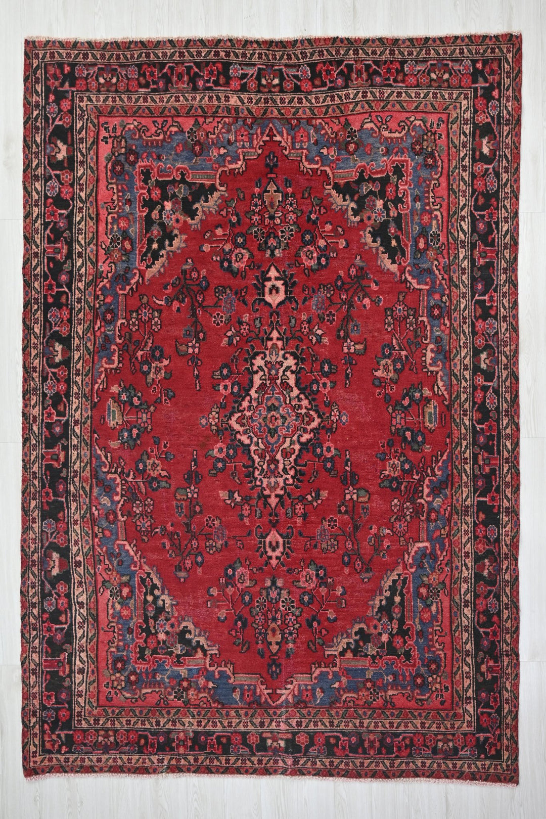 Large rug 6' 9" x 9' 10"