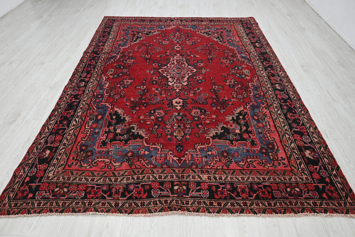 Large rug 6' 9" x 9' 10"
