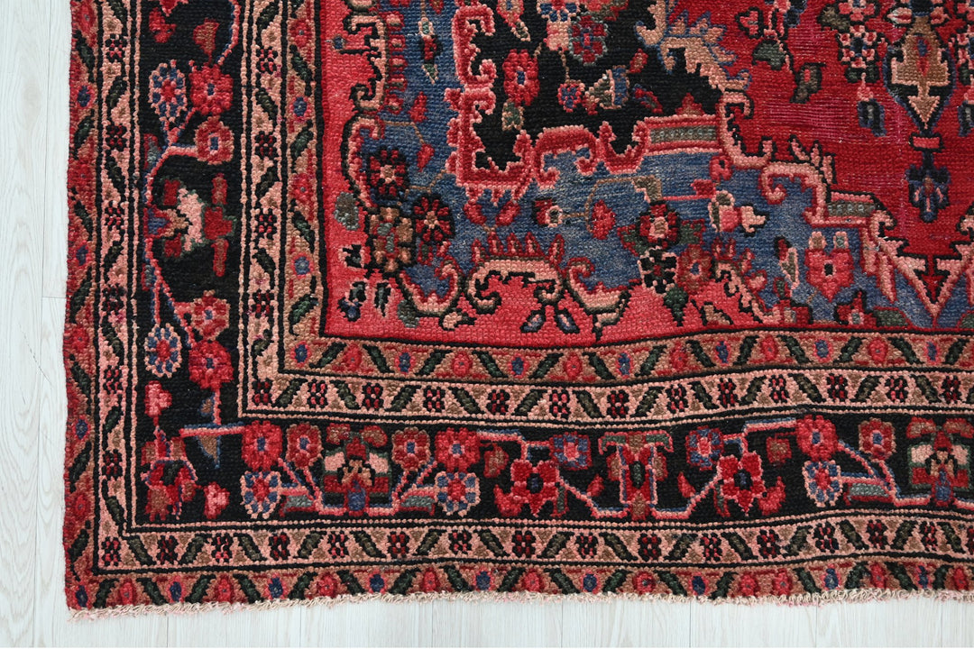 Large rug 6' 9" x 9' 10"