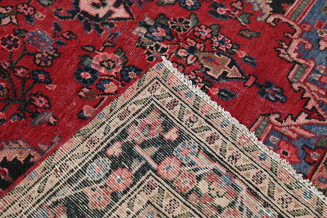Large rug 6' 9" x 9' 10"