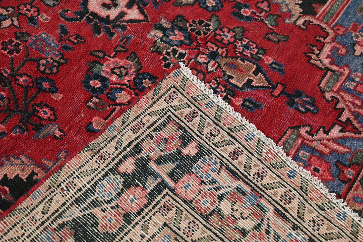 Large rug 6' 9" x 9' 10"