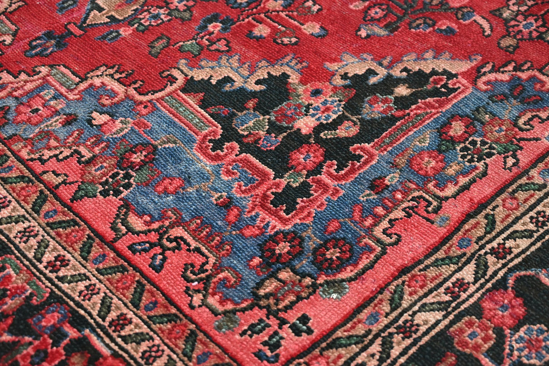 Large rug 6' 9" x 9' 10"