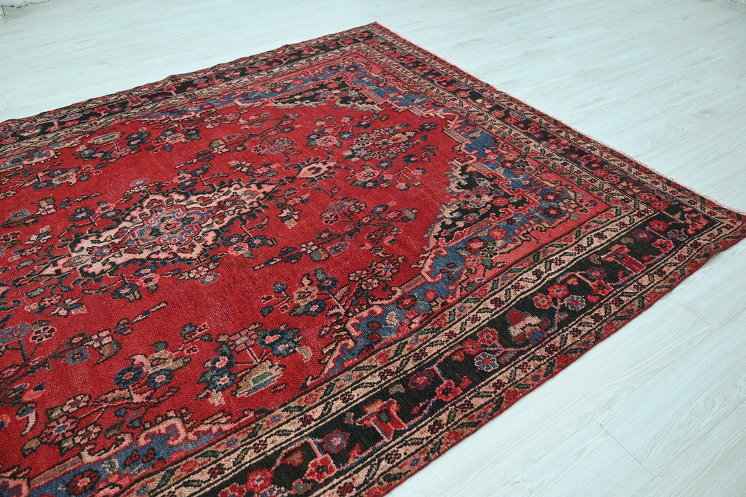 Large rug 6' 9" x 9' 10"