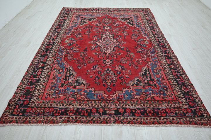 Large rug 6' 9" x 9' 10"