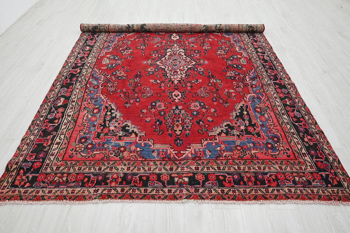 Large rug 6' 9" x 9' 10"