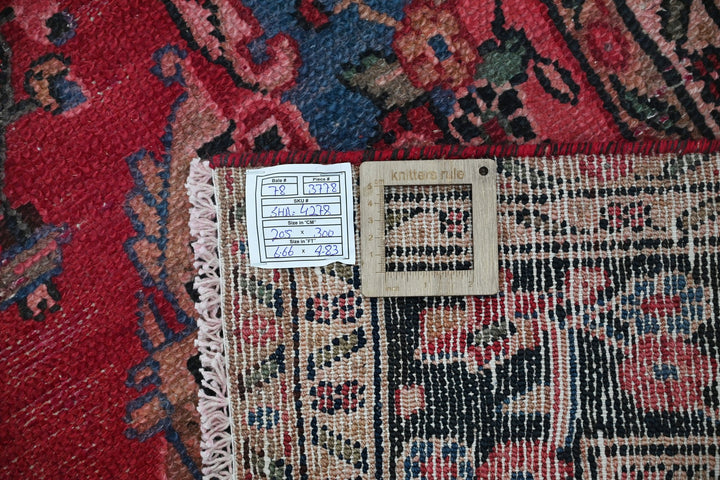Large rug 6' 9" x 9' 10"