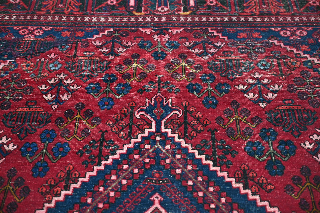 Large rug 7' 0" x 9' 8"