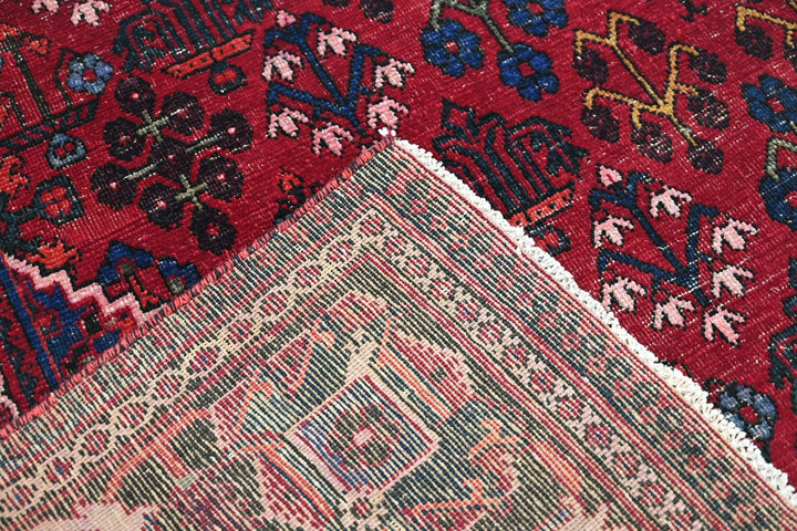 Large rug 7' 0" x 9' 8"