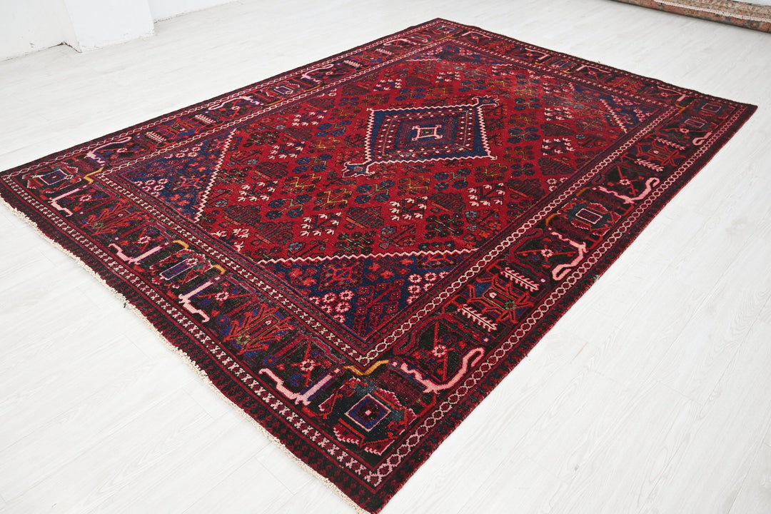 Large rug 7' 0" x 9' 8"