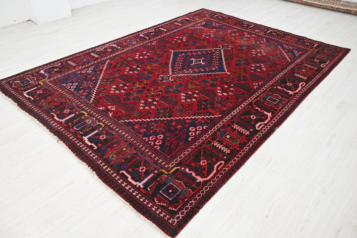 Large rug 7' 0" x 9' 8"