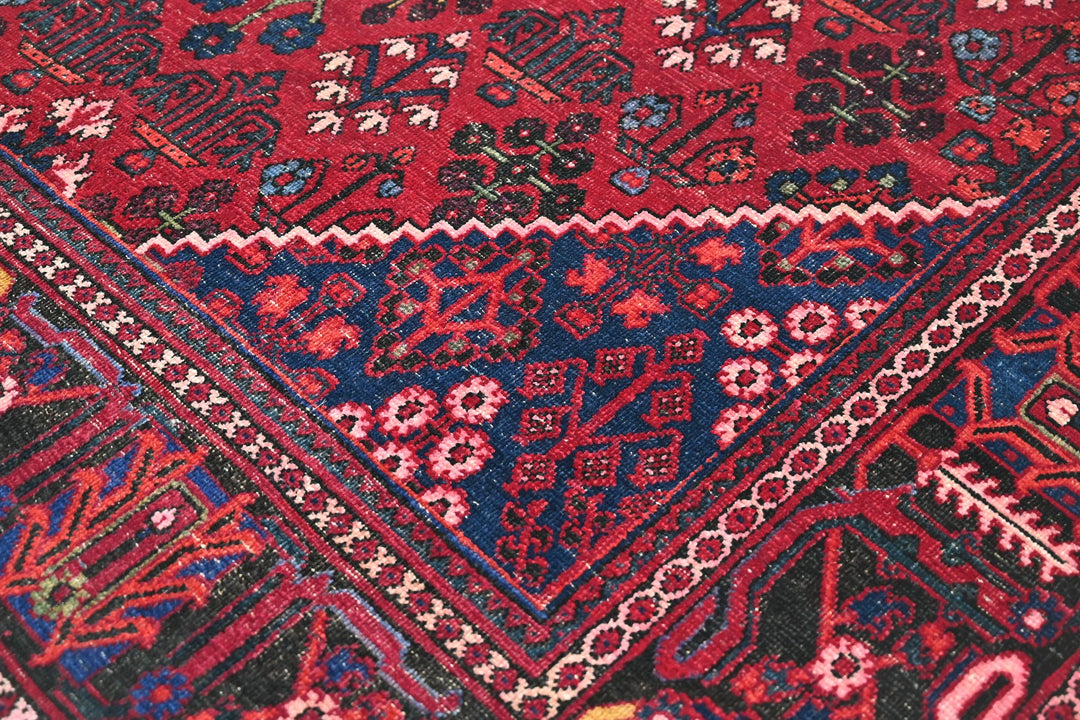 Large rug 7' 0" x 9' 8"