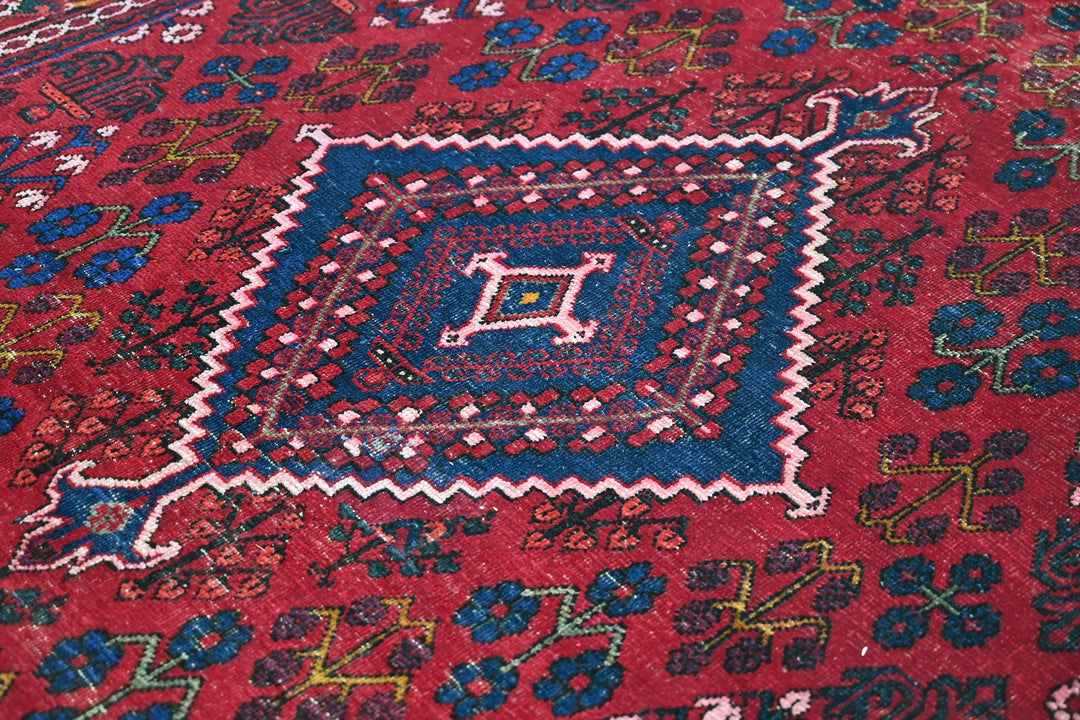 Large rug 7' 0" x 9' 8"