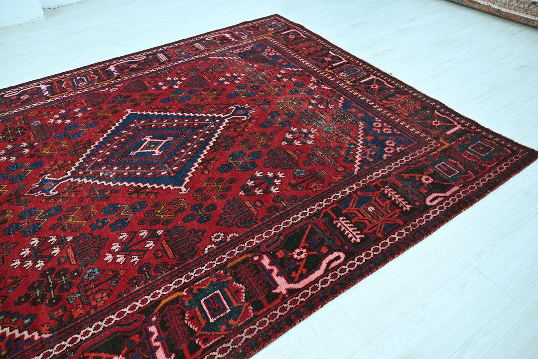Large rug 7' 0" x 9' 8"