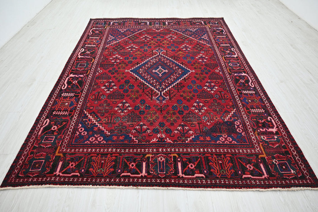 Large rug 7' 0" x 9' 8"