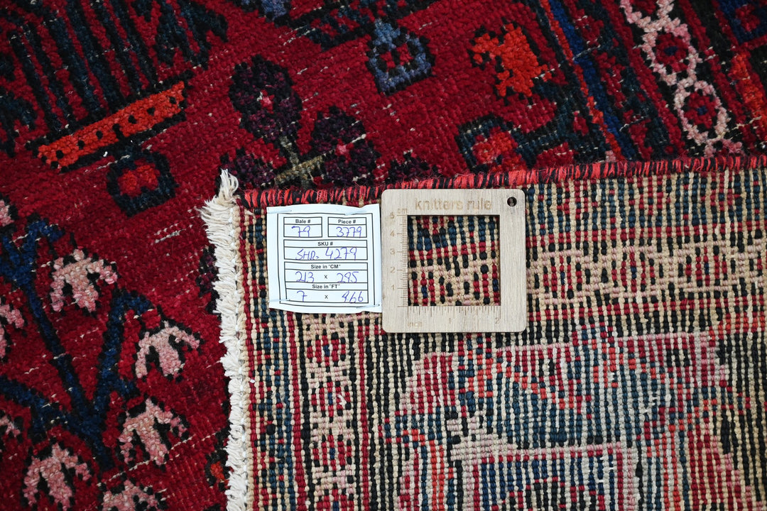 Large rug 7' 0" x 9' 8"