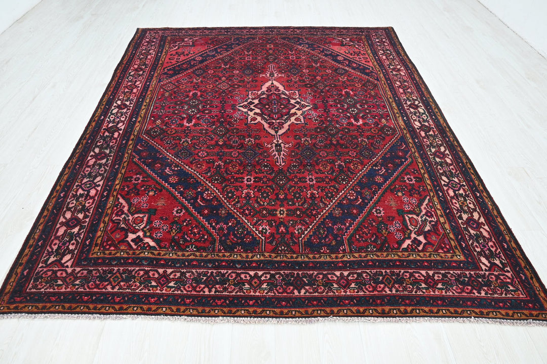 Large rug 7' 1" x 9' 5"