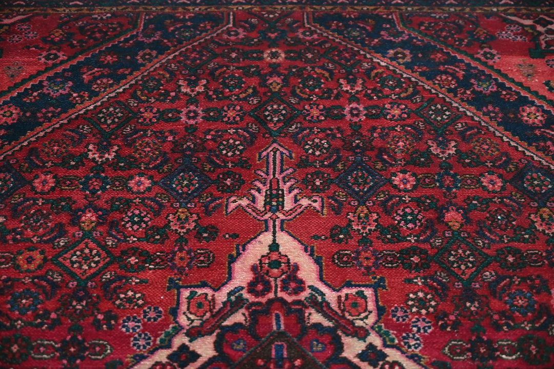 Large rug 7' 1" x 9' 5"