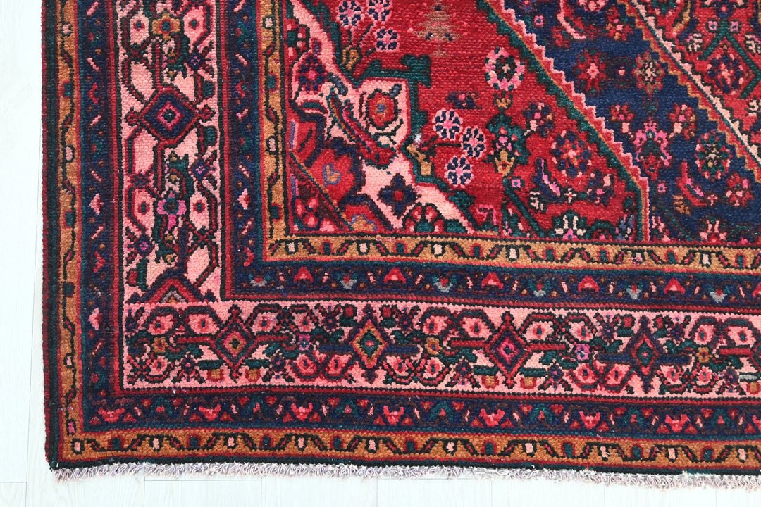 Large rug 7' 1" x 9' 5"