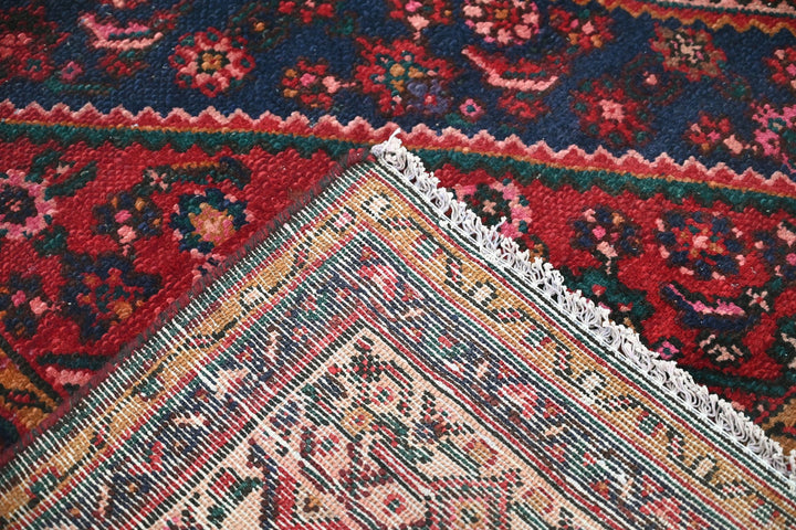 Large rug 7' 1" x 9' 5"