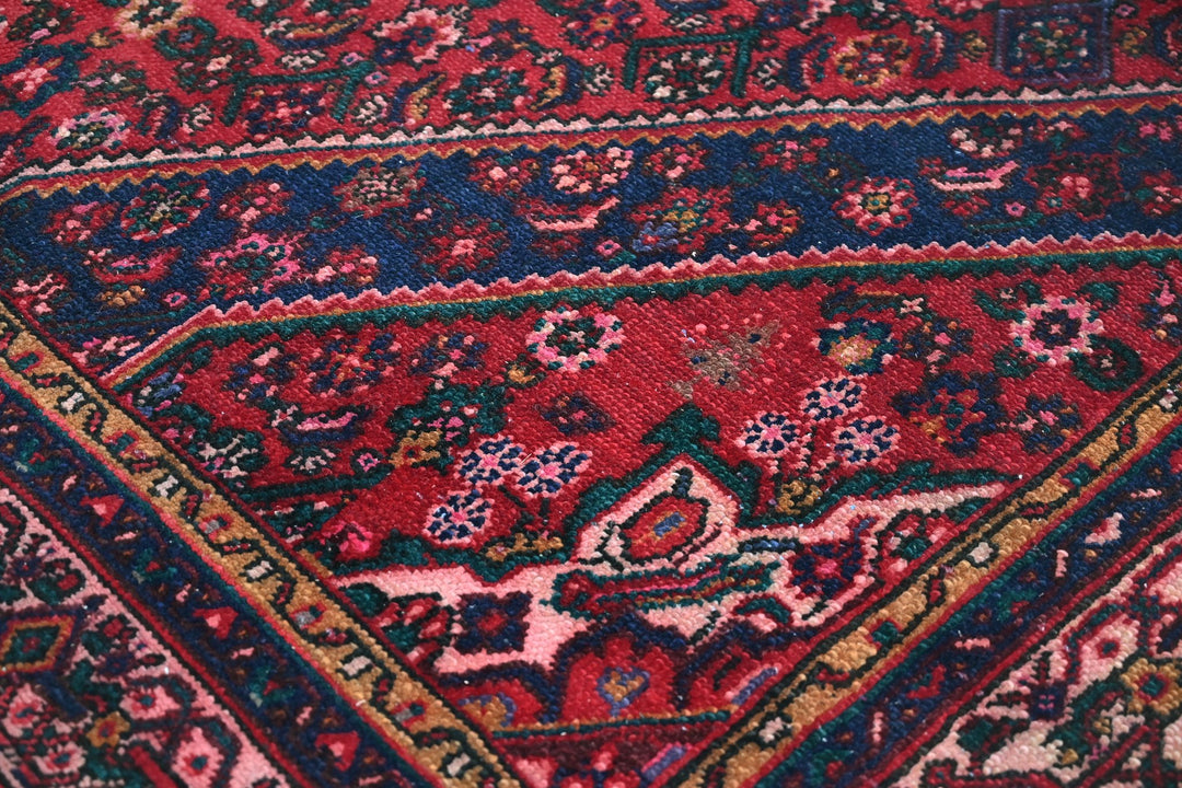Large rug 7' 1" x 9' 5"