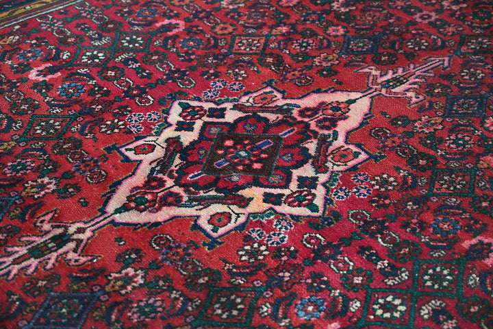 Large rug 7' 1" x 9' 5"