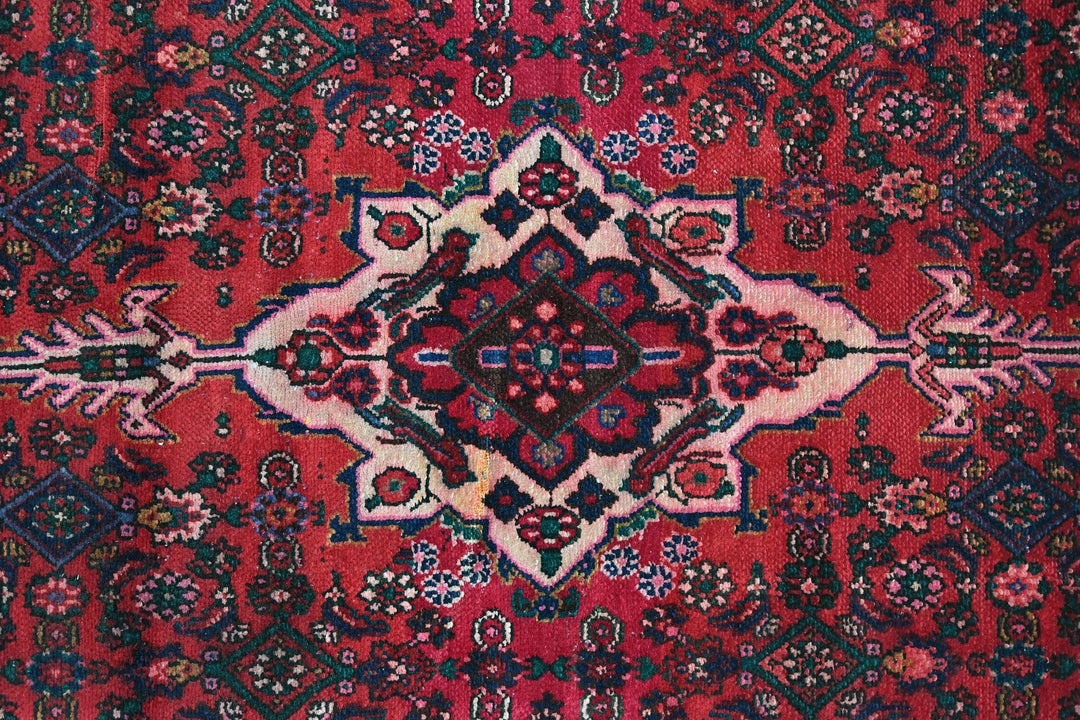 Large rug 7' 1" x 9' 5"