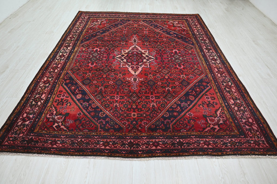 Large rug 7' 1" x 9' 5"