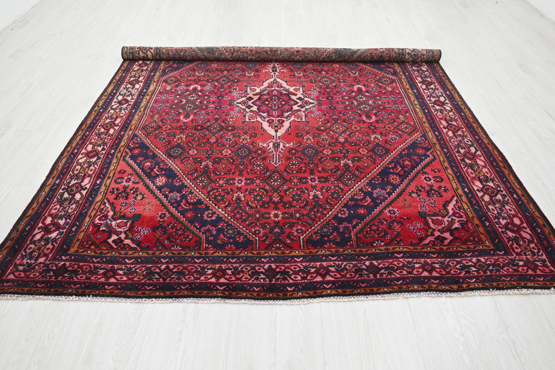 Large rug 7' 1" x 9' 5"