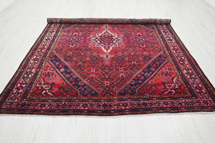 Large rug 7' 1" x 9' 5"