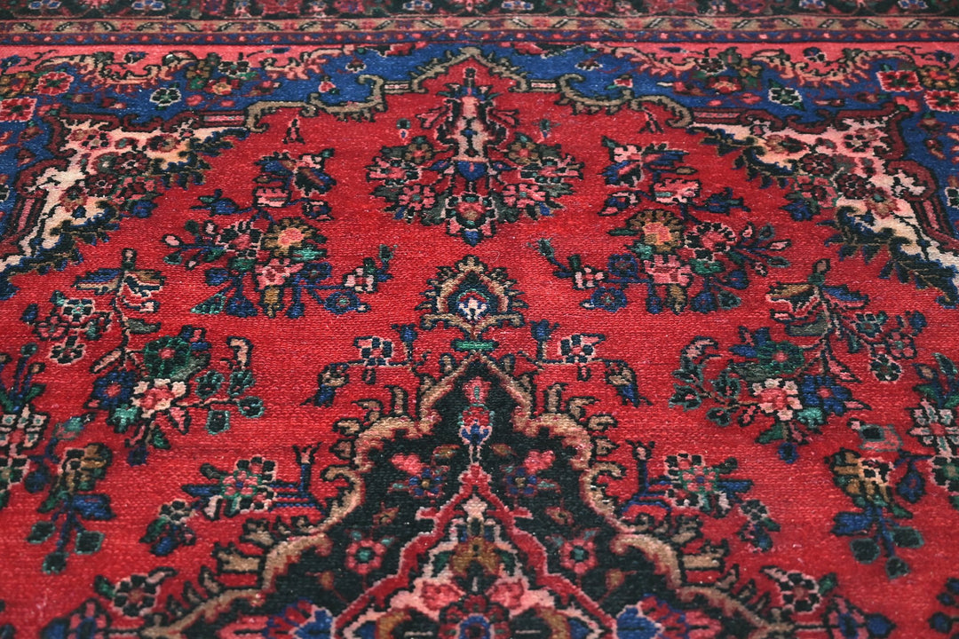 Large rug 6' 9" x 9' 8"