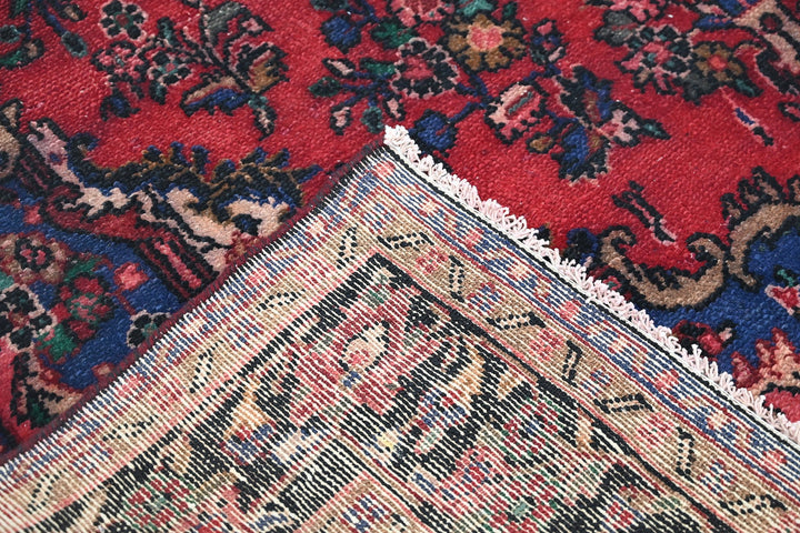 Large rug 6' 9" x 9' 8"