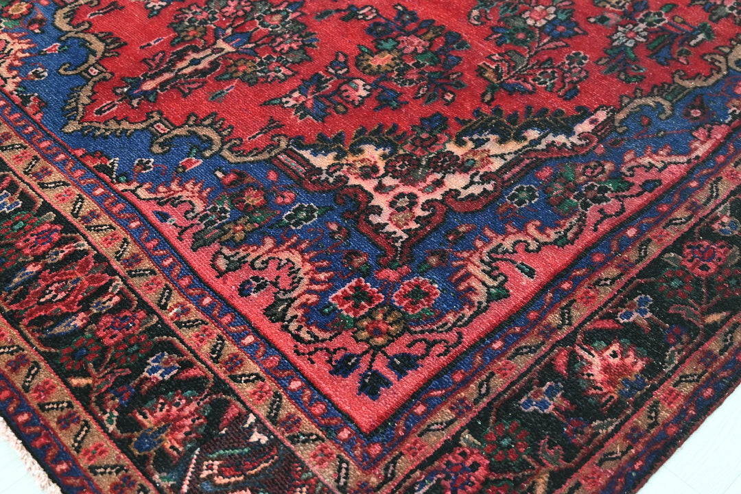 Large rug 6' 9" x 9' 8"