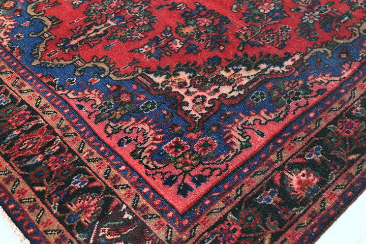Large rug 6' 9" x 9' 8"