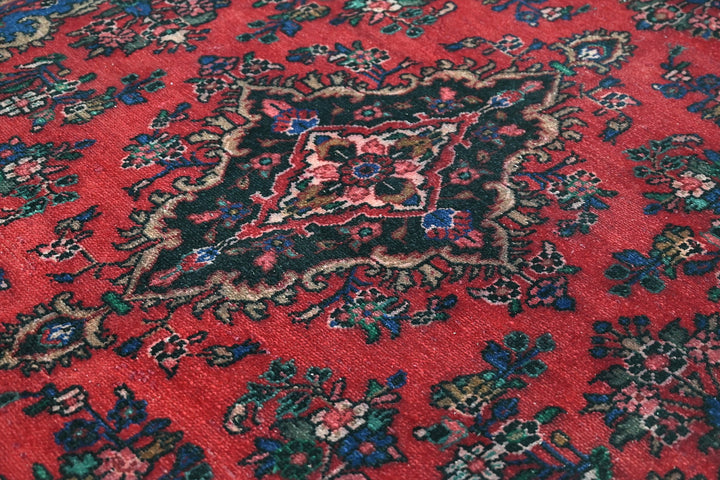 Large rug 6' 9" x 9' 8"
