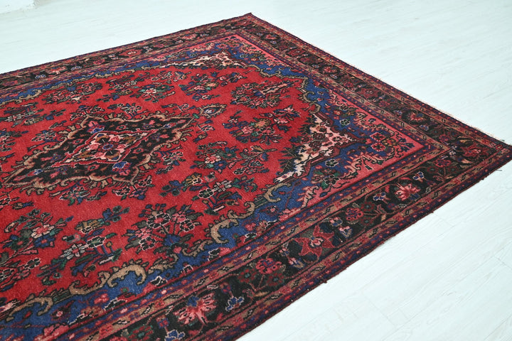 Large rug 6' 9" x 9' 8"
