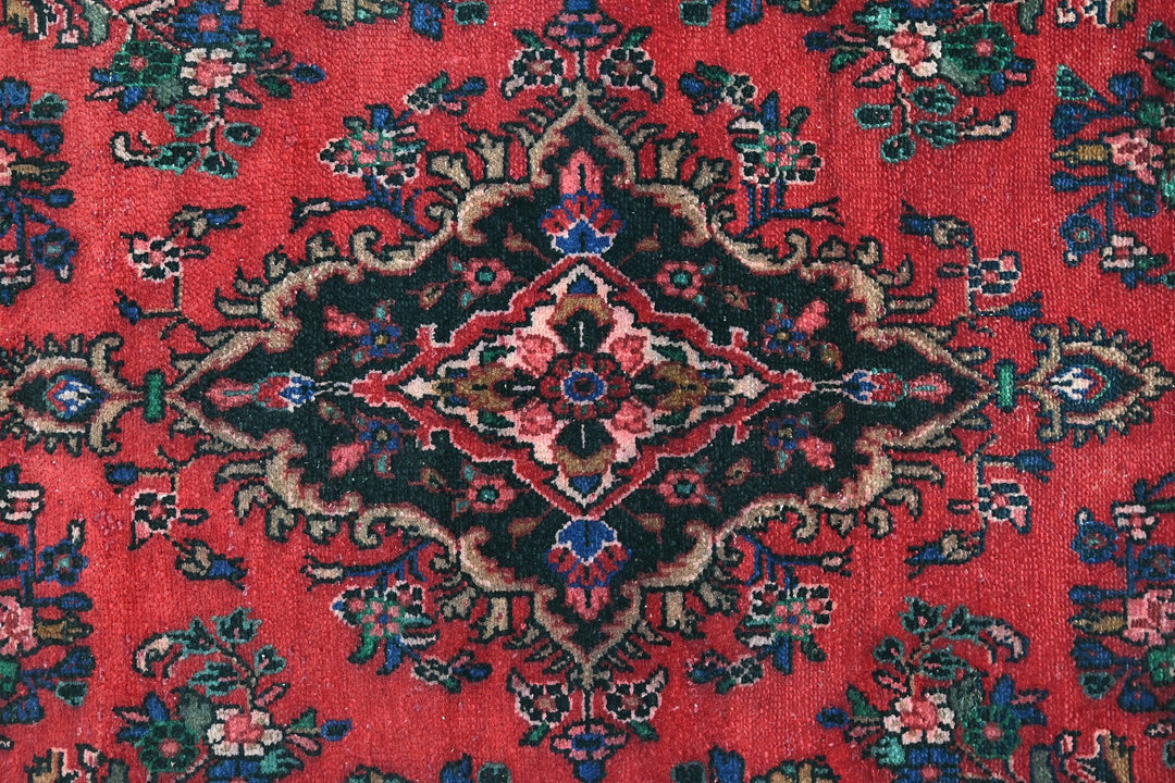 Large rug 6' 9" x 9' 8"