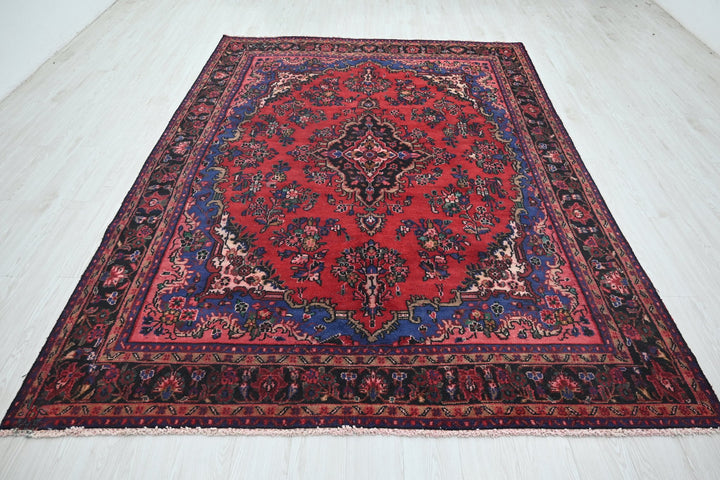 Large rug 6' 9" x 9' 8"