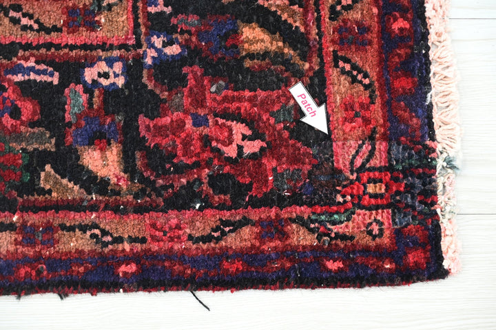 Large rug 6' 9" x 9' 8"