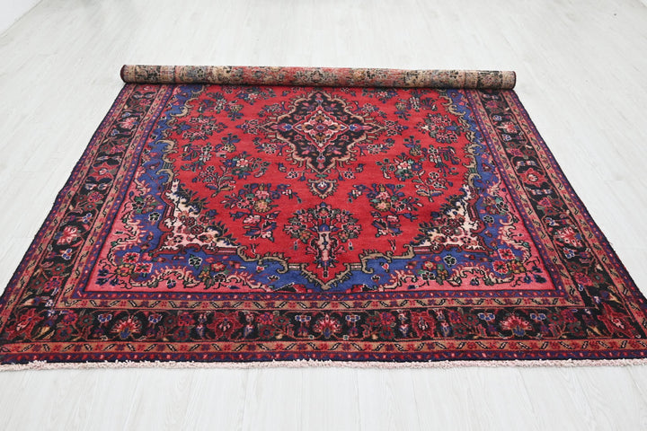 Large rug 6' 9" x 9' 8"
